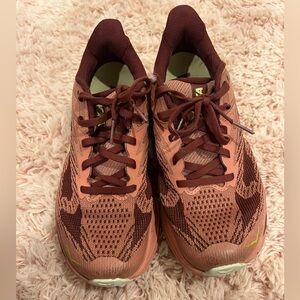 Hoka Women's Challenger 8, trail running shoe- Blush/Dark Cedar